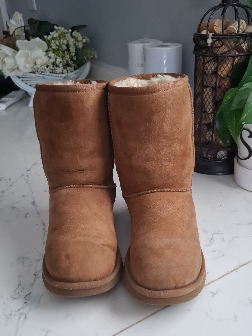 Ugg Short Classic Cozy Shearling-Lined Women's Boots in Chestnut